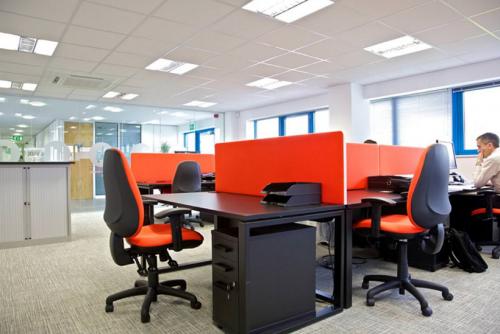 4 quy tắc bố trí bàn làm việc bạn phải nhớ