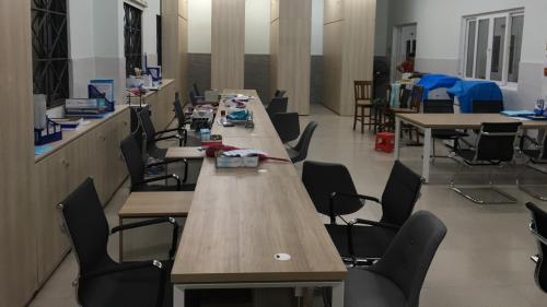 Bàn tủ gỗ công nghiệp tiêu chuẩn cho văn phòng