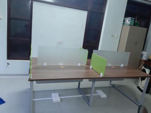 Cụm bàn làm việc văn phòng đơn giản 4 chỗ