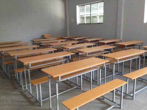 Bàn ghế học sinh liền nhau tạo sự gắn kết cho không gian học tập