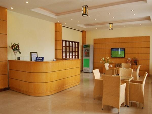 Bàn quầy lễ tân QLT09